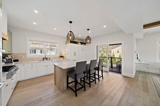 144 Linden St in Wellesley, MA - Building Photo - Building Photo