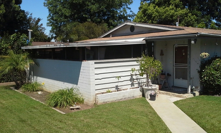 1050-1052 E Grand Ave in Escondido, CA - Foto de edificio