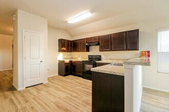 376 Upper Creek Dr in Willis, TX - Building Photo - Building Photo