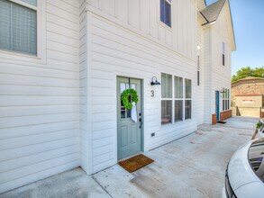 1670 N Leverett Ave in Fayetteville, AR - Building Photo - Building Photo