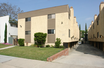 423 Thompson Ave in Glendale, CA - Building Photo - Building Photo