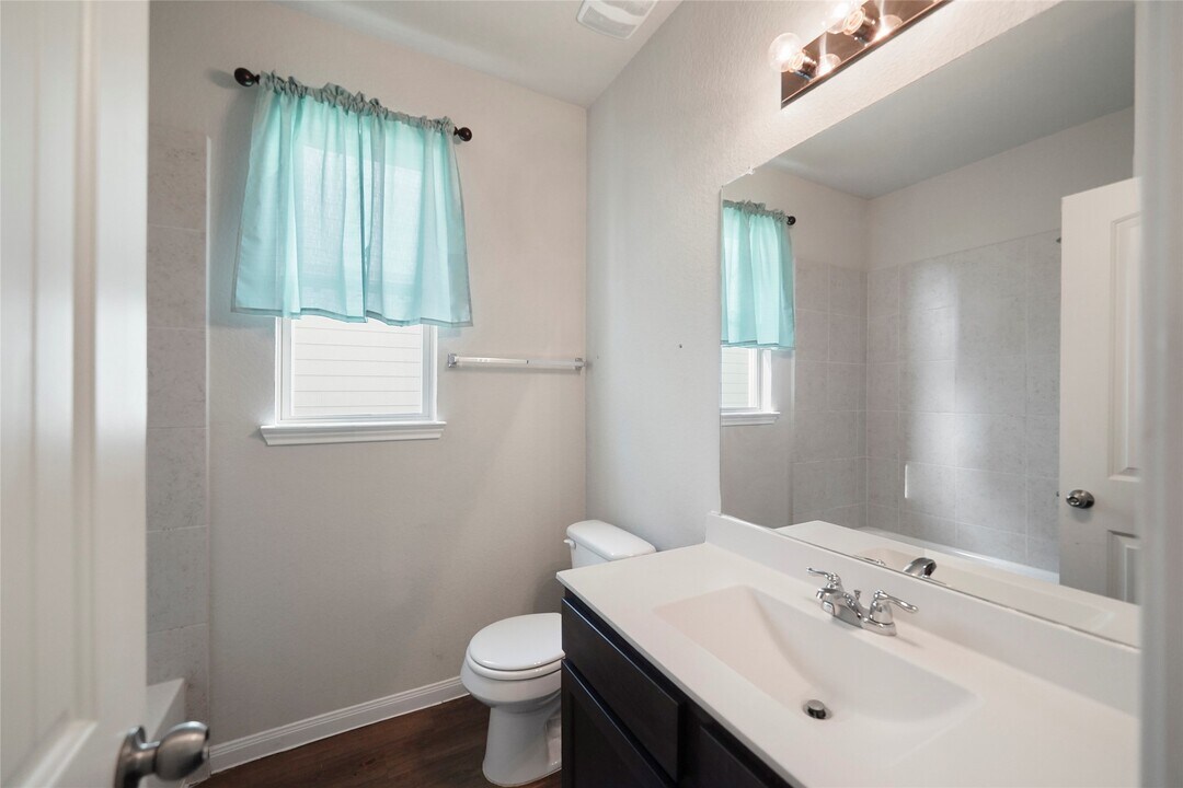 4459 Eveslage Ln in Conroe, TX - Building Photo