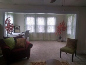 105 Shady Dr W in Pittsburgh, PA - Building Photo - Building Photo