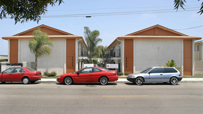 1320-1328 Iris Ave in Imperial Beach, CA - Building Photo - Building Photo