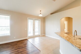 690 Country Walk Ct in Eagle Lake, FL - Building Photo - Building Photo