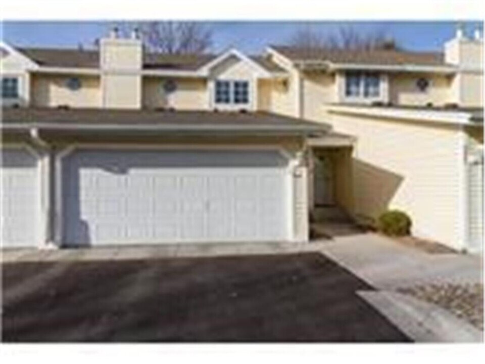 253 Maureen Ln NE in Minneapolis, MN - Building Photo