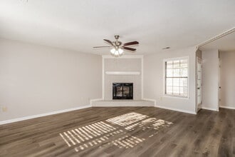 2106 Charles Bryan Rd in Memphis, TN - Building Photo - Building Photo