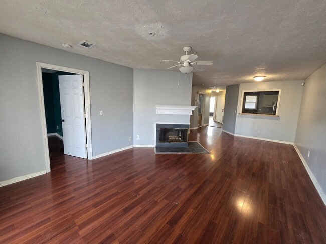 950 Stewarts Creek Dr in Fayetteville, NC - Building Photo - Building Photo