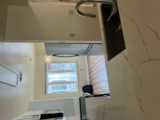 425 Mountain View Dr in Daly City, CA - Building Photo - Building Photo