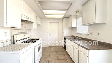 20236 Pawhuska Rd in Apple Valley, CA - Building Photo - Building Photo
