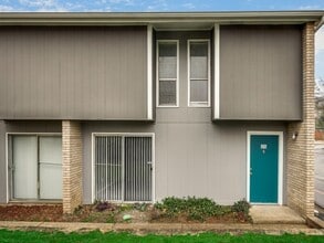 Pinewoods Apartments in Arlington, TX - Building Photo - Building Photo