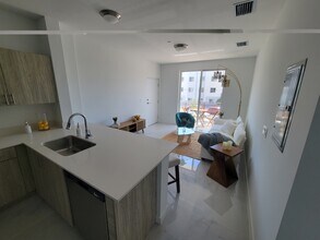 935 SW 72nd Ave, Unit B1 in Miami, FL - Building Photo - Building Photo