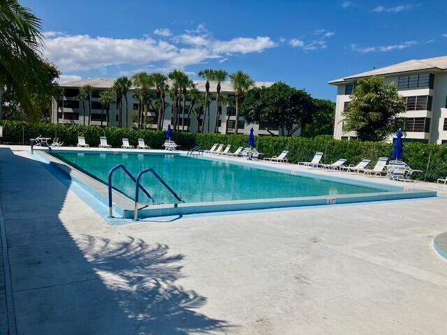 3635 Whitehall Dr in West Palm Beach, FL - Building Photo - Building Photo
