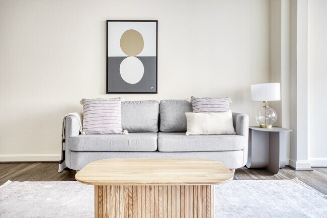 4835 Cordell Ave in Bethesda, MD - Foto de edificio - Building Photo