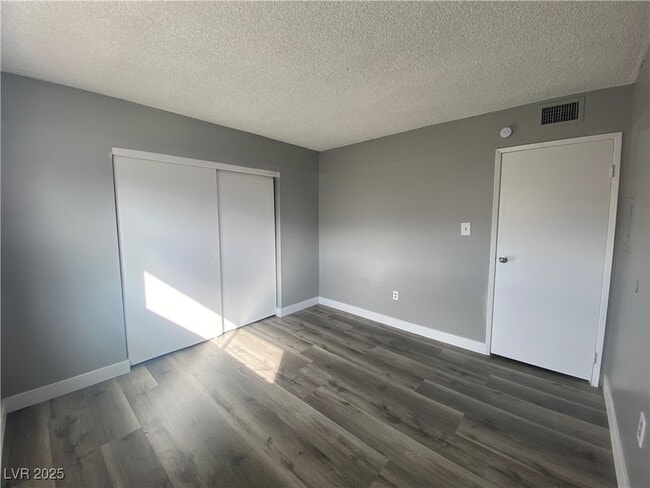 1089 E Desert Inn Rd