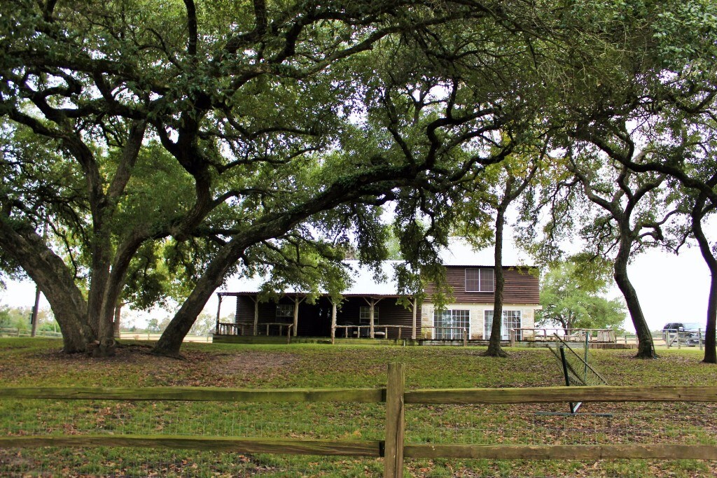 11850 McCrocklin Rd in Brenham, TX - Building Photo