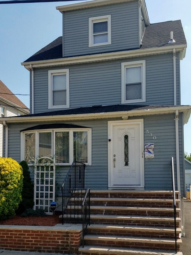 530 Freeman St., Unit 2nd Floor