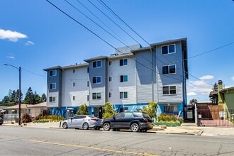 2701 High Street in Oakland, CA - Building Photo - Building Photo