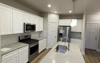 13969 S Silver Peak Ln in Herriman, UT - Building Photo - Building Photo