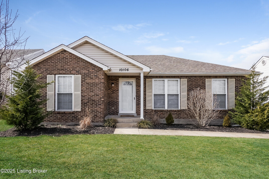 10106 Greenfield Woods Cir in Louisville, KY - Building Photo