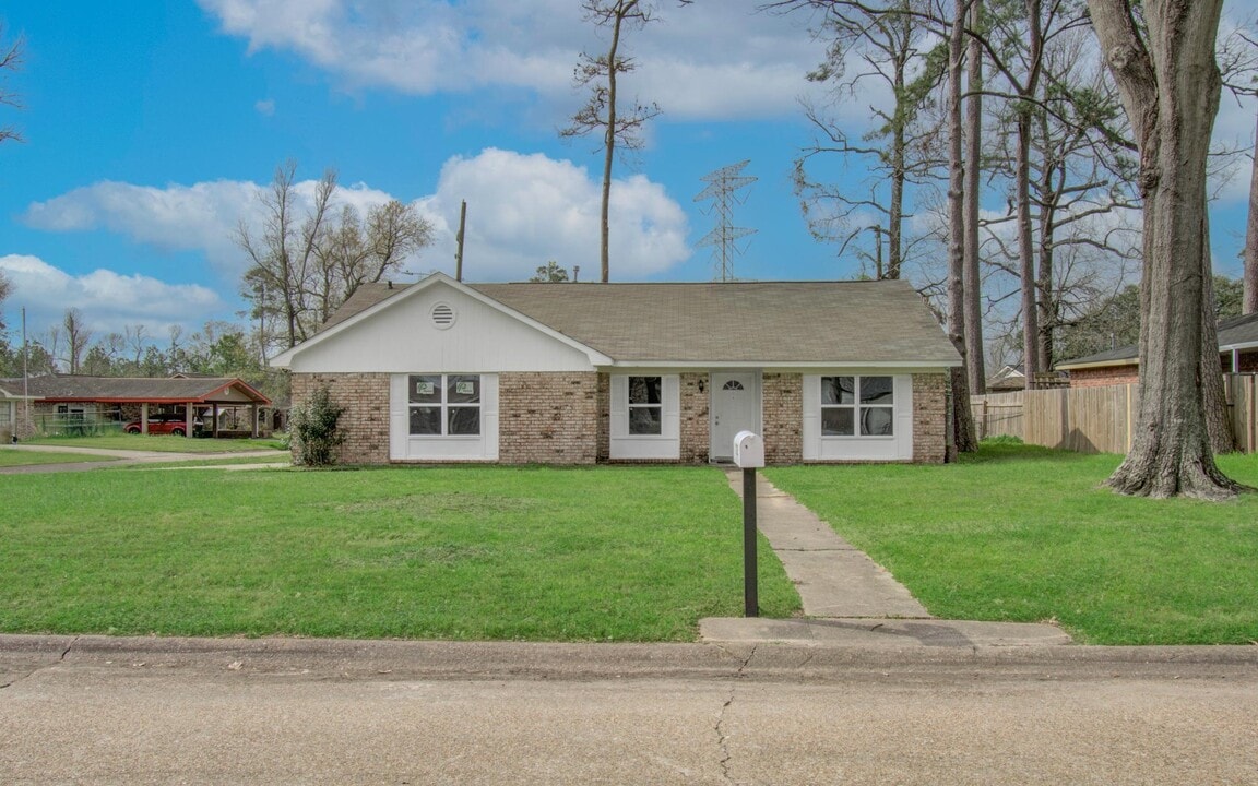 7322 Willowtex Dr in Humble, TX - Building Photo