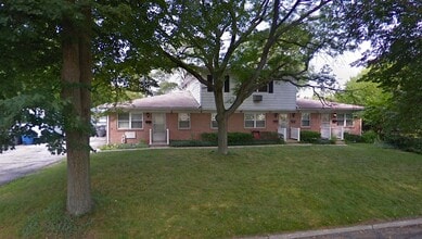 5749 E Rowland Rd, Unit 2 in Toledo, OH - Foto de edificio - Building Photo