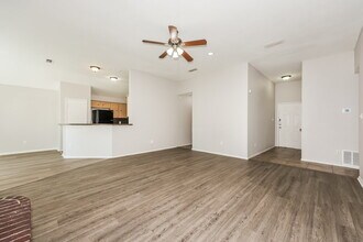 7448 Ashcroft Cir in Fort Worth, TX - Foto de edificio - Building Photo