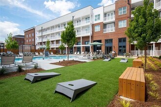 550 Webb Gin House Rd in Lawrenceville, GA - Building Photo - Building Photo
