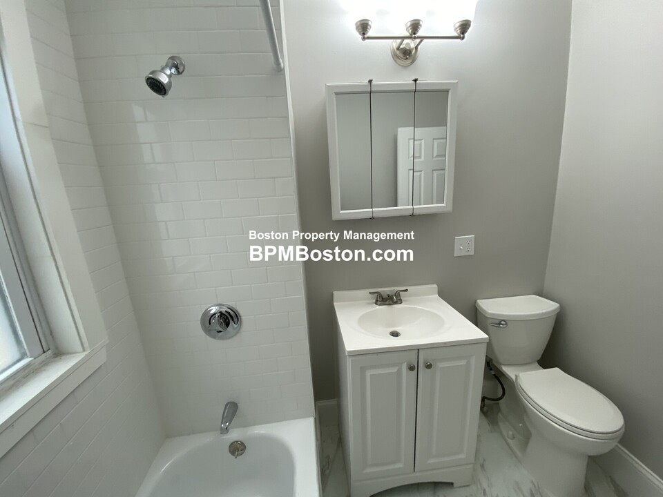 139 Bowdoin St, Unit Bowdoin st in Boston, MA - Building Photo