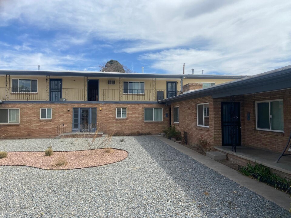 332 Jefferson St NE-Unit -Apt G in Albuquerque, NM - Foto de edificio