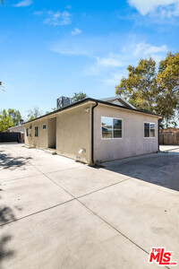 19218 Lanark St in Los Angeles, CA - Building Photo - Building Photo