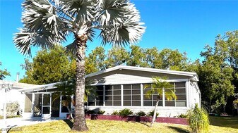 281 Ocean Reef Ln in Naples, FL - Building Photo