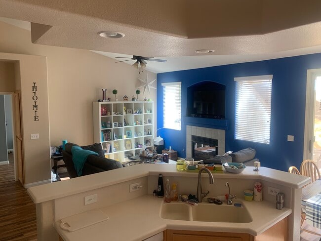 1205 Simms Ave in Henderson, NV - Building Photo - Building Photo