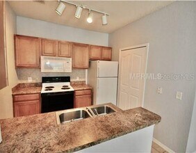 6137 Metrowest Blvd in Orlando, FL - Building Photo - Building Photo