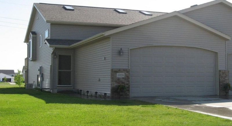 1058 Parkway Dr in West Fargo, ND - Building Photo