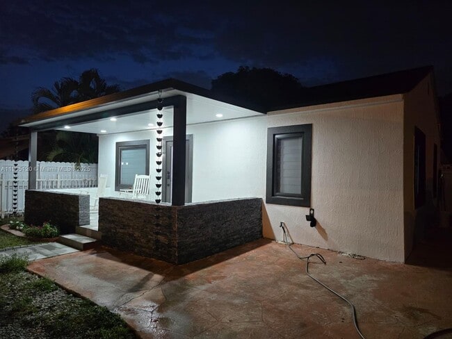 879 E 28th St in Hialeah, FL - Building Photo - Building Photo
