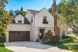 1535 Doone Rd in Upper Arlington, OH - Building Photo