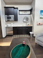 2113 Barbaro Way, Unit 11 in Spicewood, TX - Foto de edificio - Building Photo