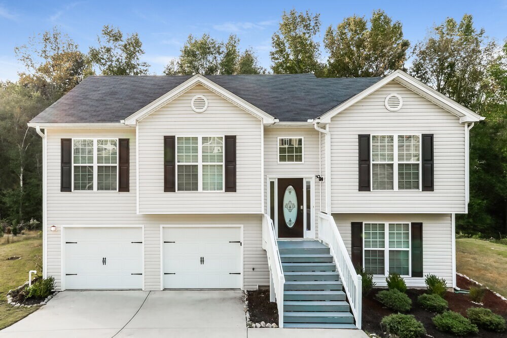 595 Embassy Walk in Winder, GA - Building Photo