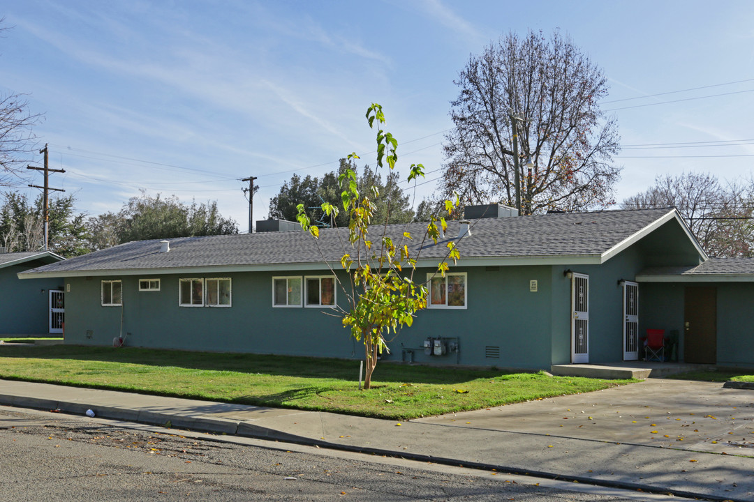 Cazares Terrace II in Huron, CA - Building Photo