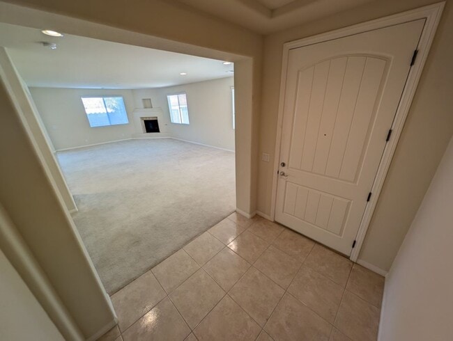 62 Augusta Course Ave in Las Vegas, NV - Foto de edificio - Building Photo