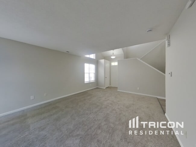 607 Deer Trail Dr in Indianapolis, IN - Foto de edificio - Building Photo