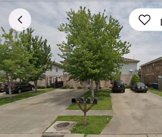 812 Vouray Dr