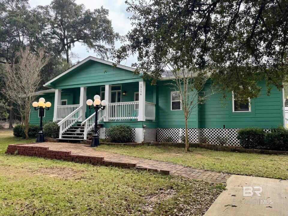 19156 Heard Rd in Fairhope, AL - Building Photo