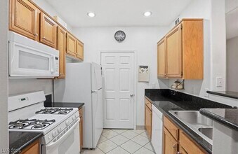 7147 S Durango Dr in Las Vegas, NV - Foto de edificio - Building Photo