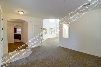 4013 E Expedition Way in Phoenix, AZ - Building Photo - Building Photo
