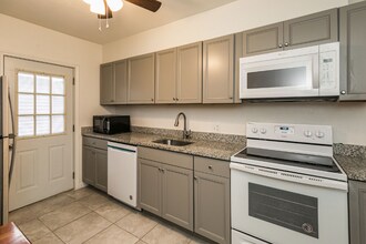 1209 Madison St in Syracuse, NY - Building Photo - Building Photo
