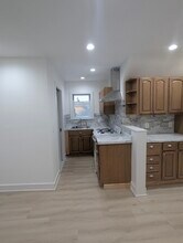 90 W 16th St, Unit 3 rd Floor in Bayonne, NJ - Foto de edificio - Building Photo