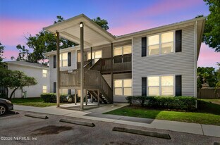 702 Meadowbrook Dr in Orange Park, FL - Building Photo