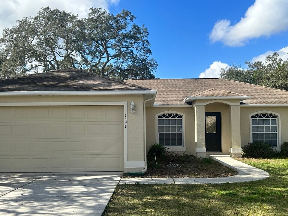 1437 Hastings Rd in Spring Hill, FL - Building Photo